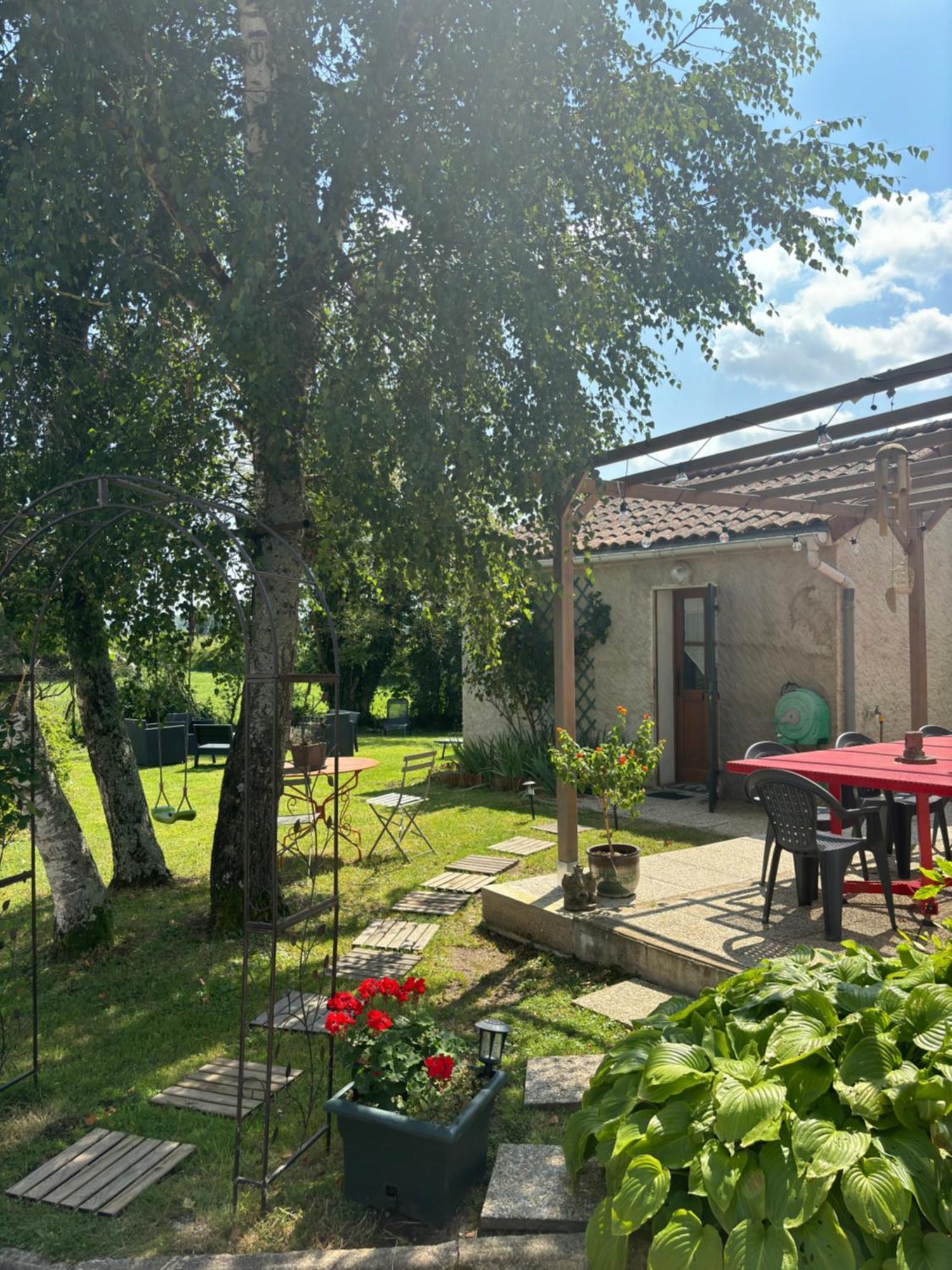 Studio En Auvergne Le Ruisseau Daire Saint-Priest-Bramefant Dış mekan fotoğraf