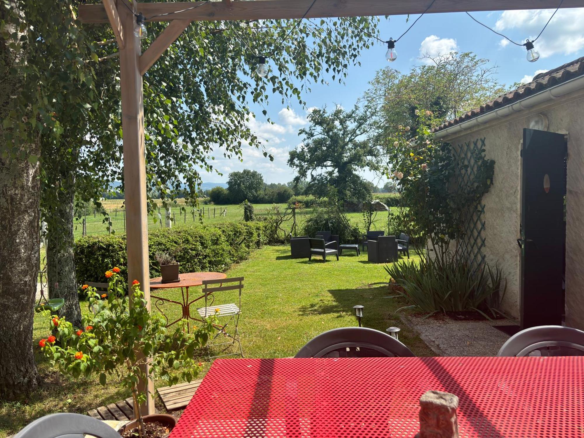 Studio En Auvergne Le Ruisseau Daire Saint-Priest-Bramefant Dış mekan fotoğraf